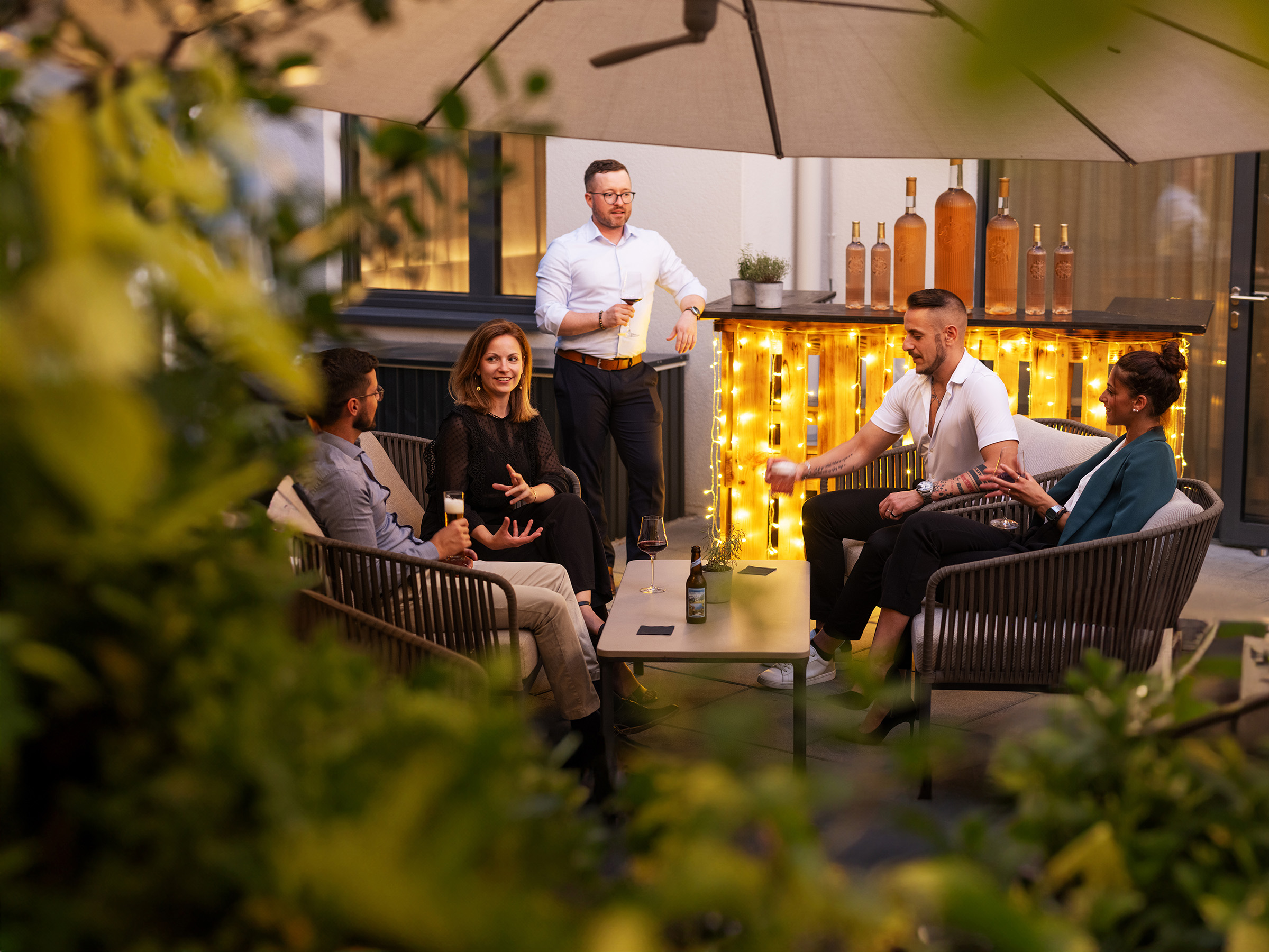 Open Air Garten Terrasse perfekt für Apéro mit Freunden im Restaurant Acasa Zürich Oerlikon